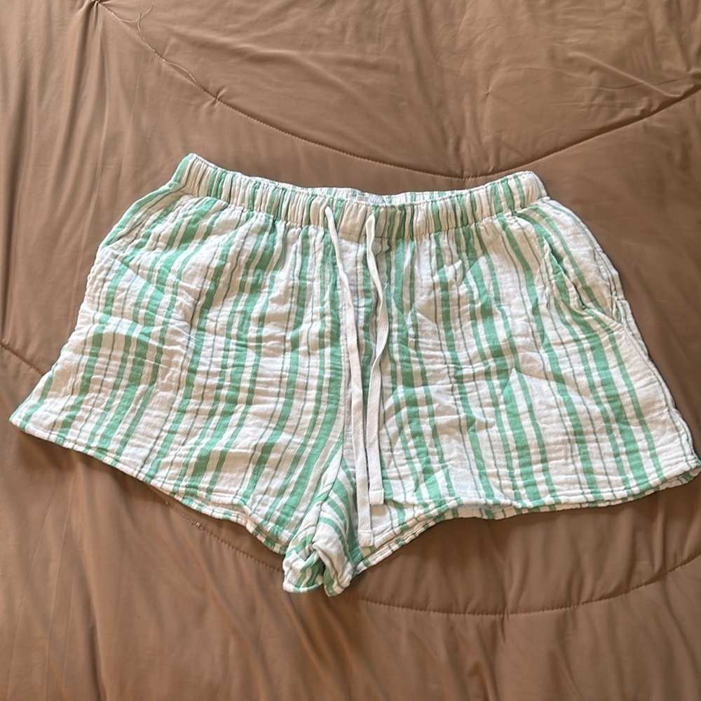 Aritzia Little Moon Airplush Cotton™ Sail Short - Green and White - Size Medium - Picture 7 of 9